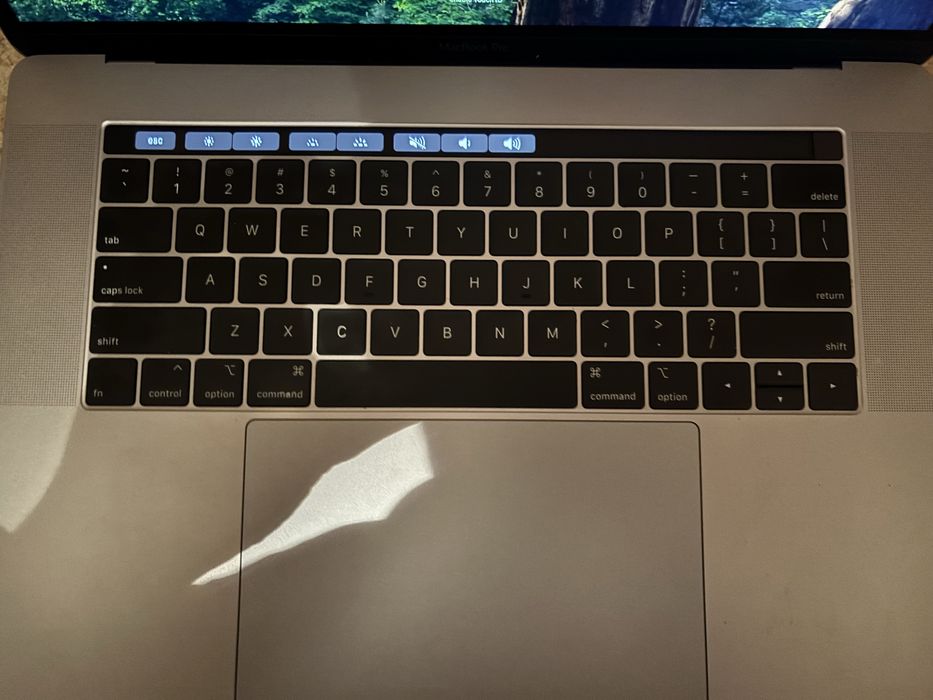 MacBook Pro i9 • 32GB • 2TB SSD • Dual GPU