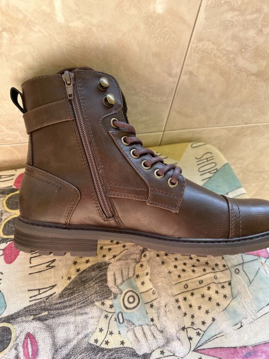 Високи нови обувки над глезена,  тип кубинки - сега за 120 лв.