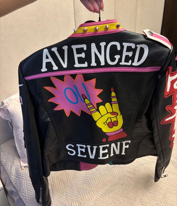 Дамско кожено яке - цветно и модерно