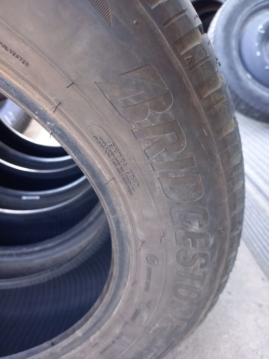 Anvelope de iarna 215-65r17 Bridgestone