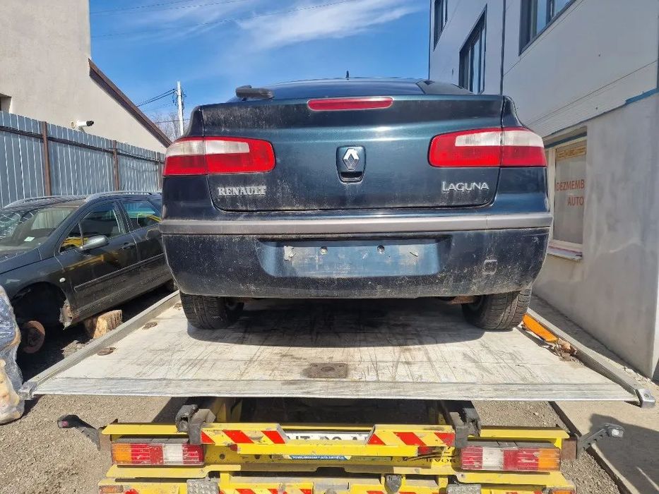 Dezmembrez Renault Laguna 2, 2000 benzina F4R-J7 98 KW an 2004