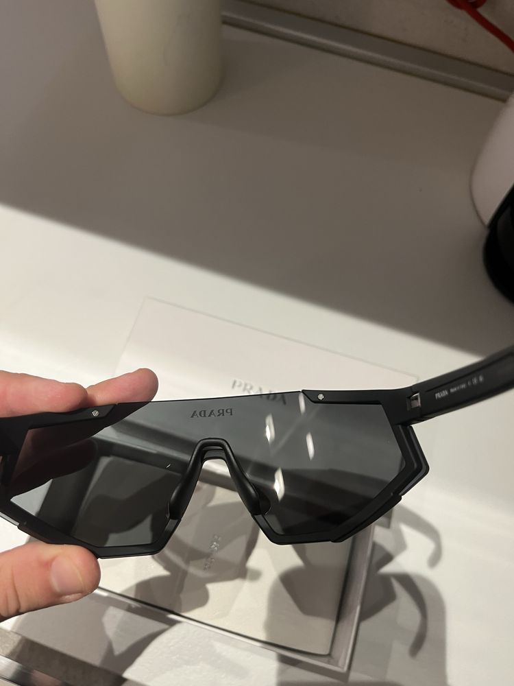 Мъжки слънчеви очила Prada Linea Rossa