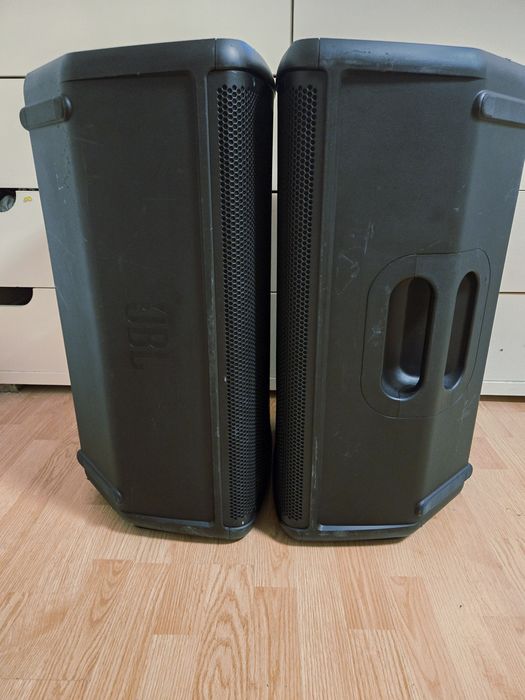 De vânzare 2 boxe JBL EON 715, 650W, Bluetooth 5.0, woofer 15