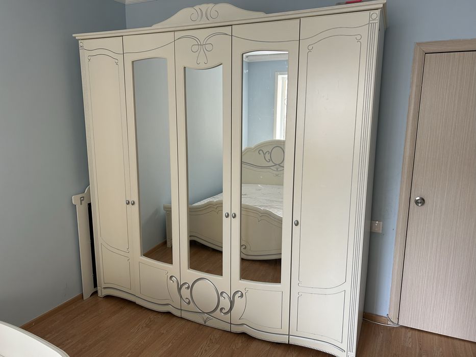 Продам спальный гарнитур