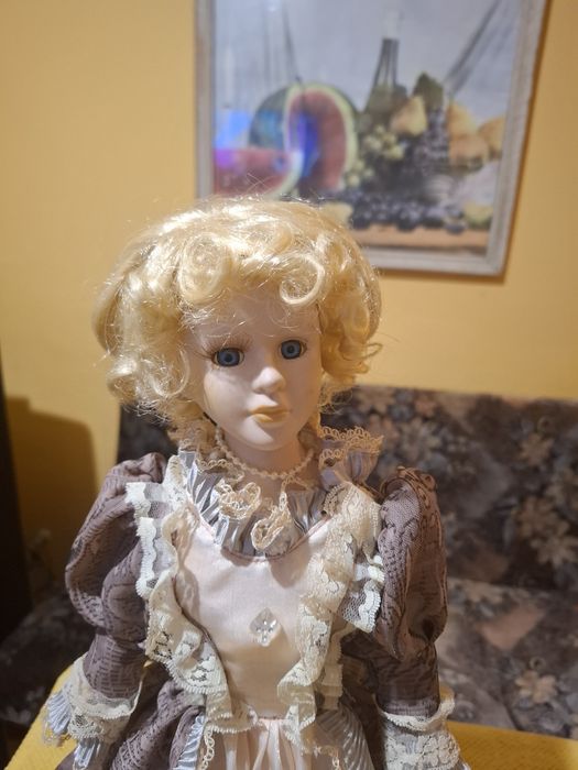 Кукла порцеланова