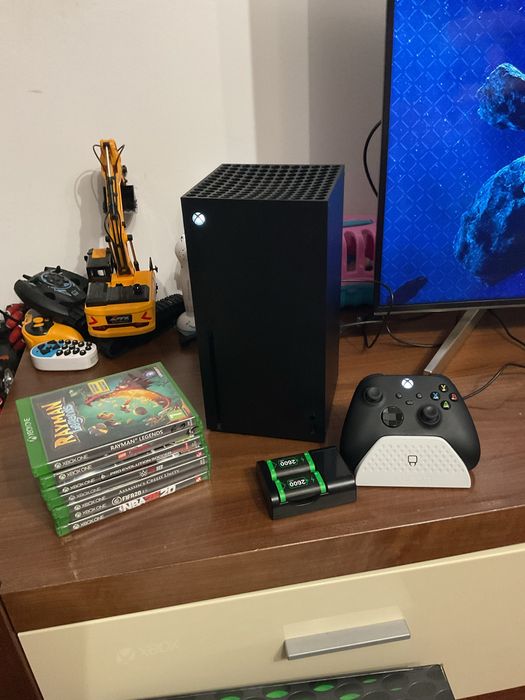 Consola Microsoft Xbox Series X ca nou jocuri