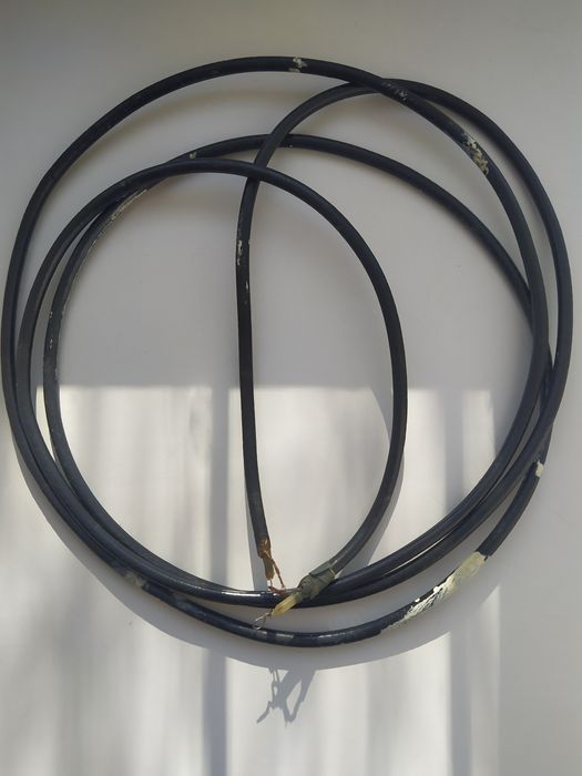 Провода: электрический и для компьютера