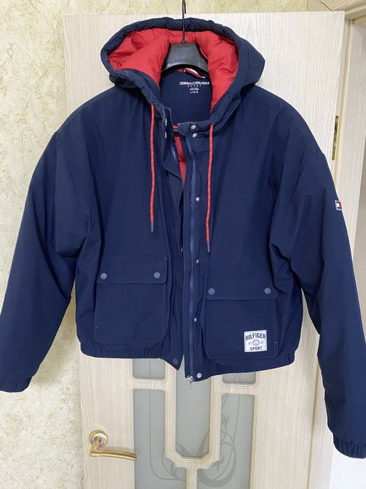 Куртку Tommy Hilfiger продам