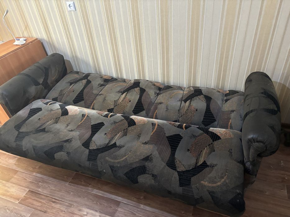 Отдам диван даром