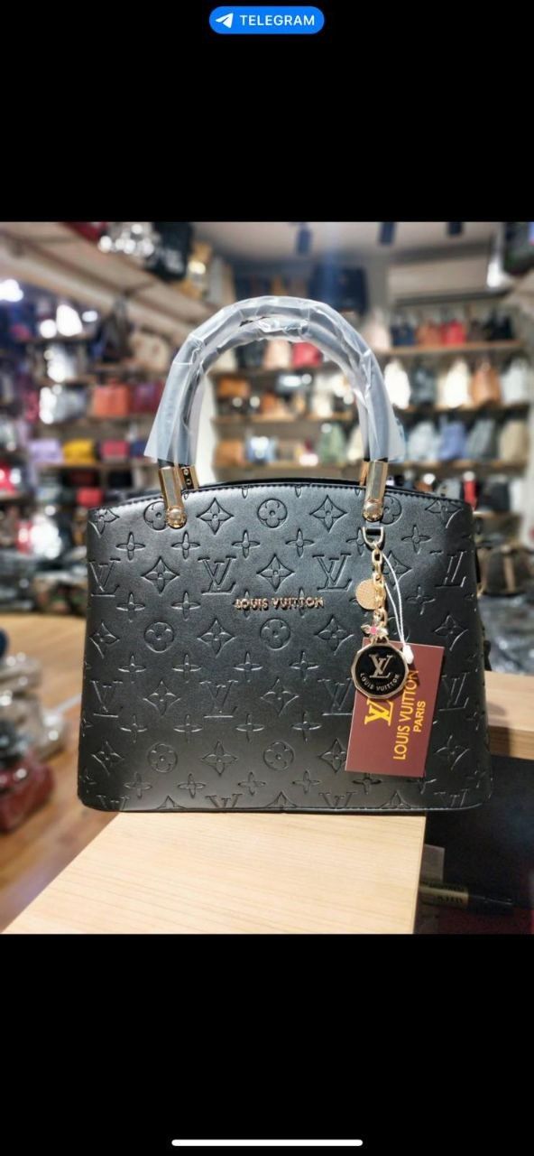 Gentute Michael Kors/ LV

Preț: 190lei+25lei curier(15lei curier plata