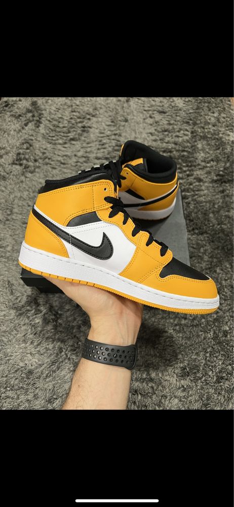 Jordan 1 Mid Taxi