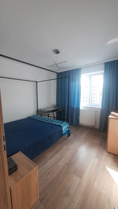 Apartament Kasper  Coresi Mall,3 camere,2 bai,parcare