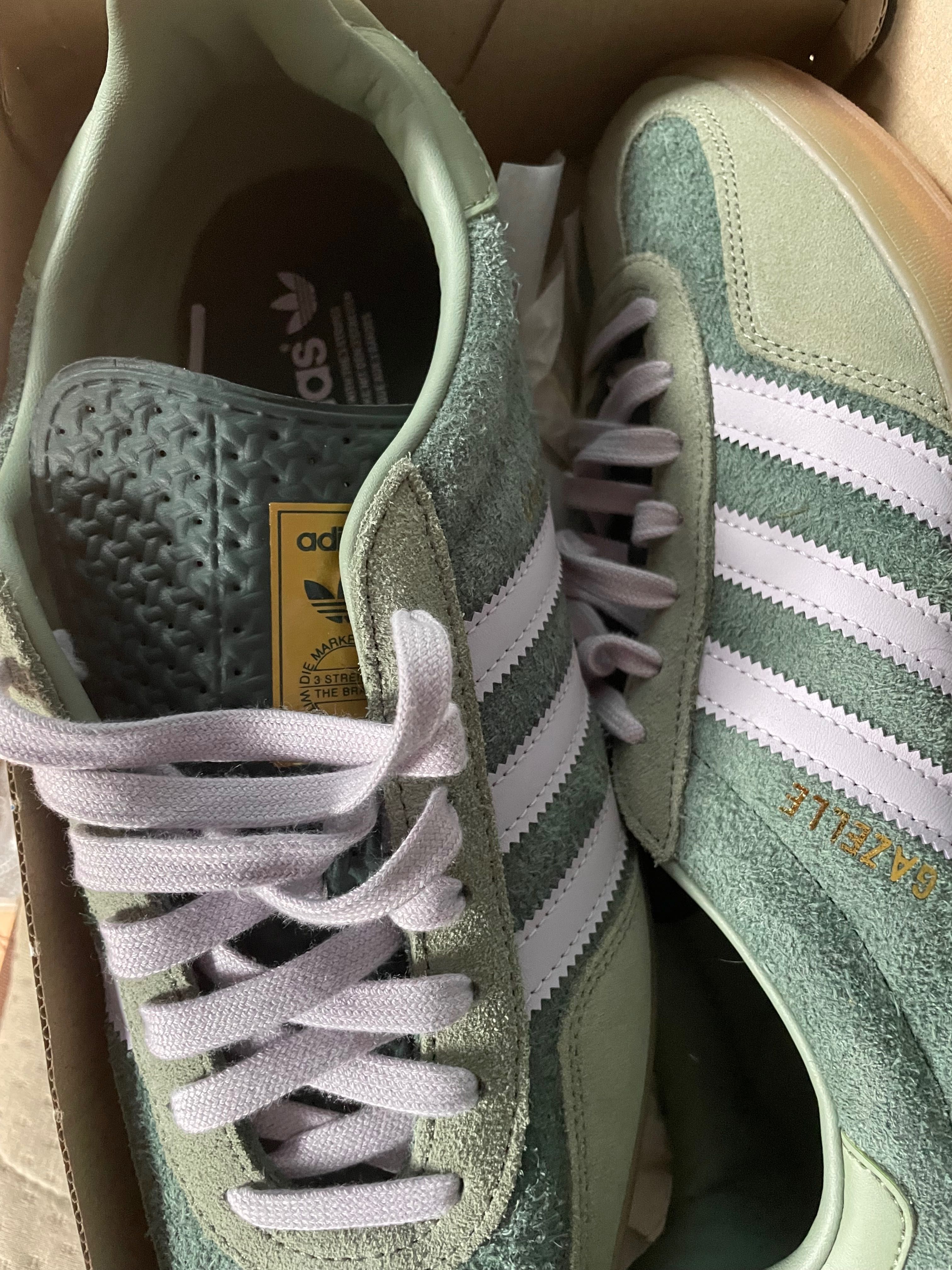 Обувки Adidas чисто нови