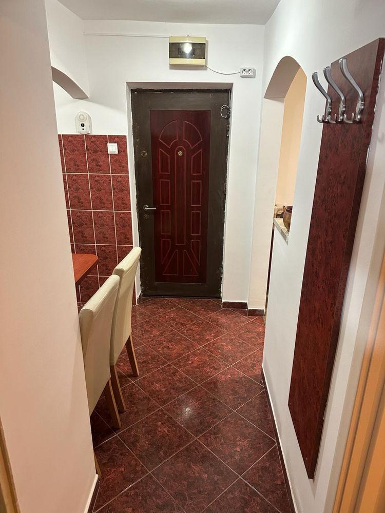 Vand Apartament 3 Camere Str Botizului / Parter