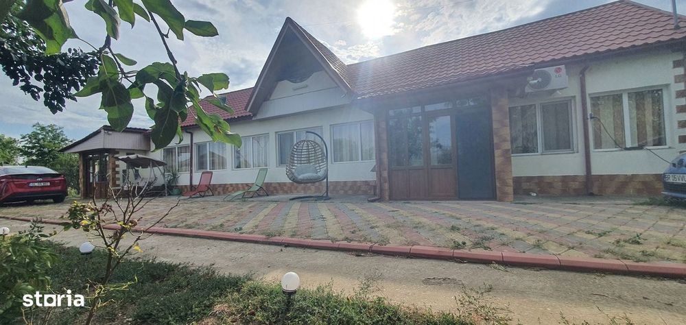 Vând casă cu 5 camere și mansardă cu balcon