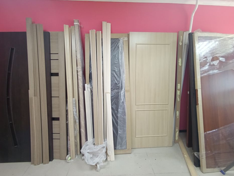 Продам новые люстры, межкомнатные двери