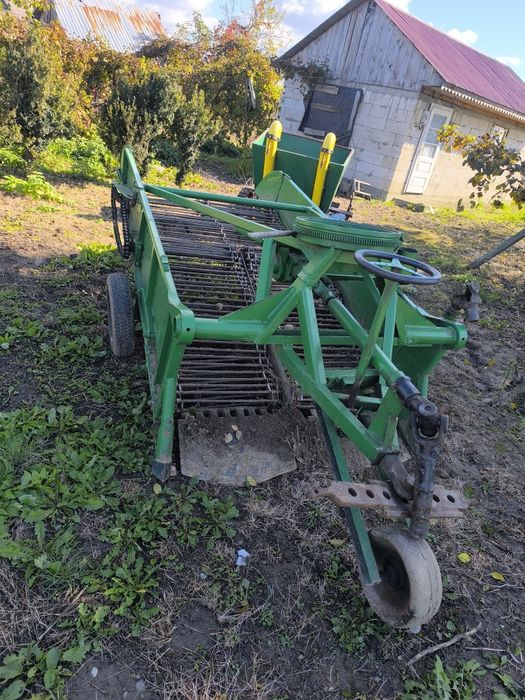 Mașină scos cartofi 2 rânduri , stare perfecta