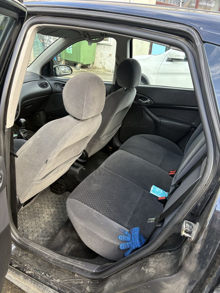 Vand ford focus GHIA. An 2004.  Pret 2100 euro