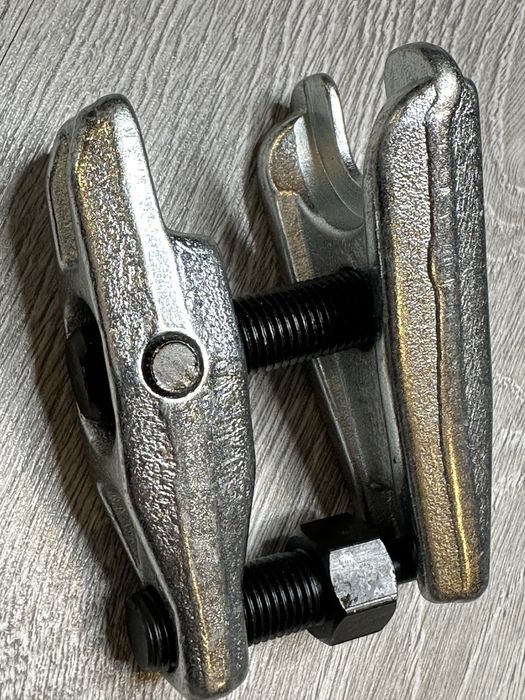 Presa Universala  Pentru Pivoti si Capete de Bara