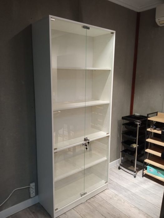 Шкафы и стеллажи