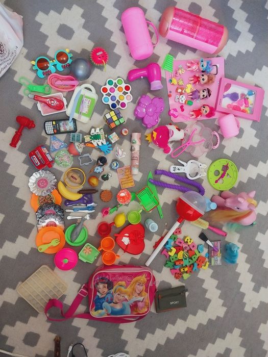 Продам Игрушки для девочек.