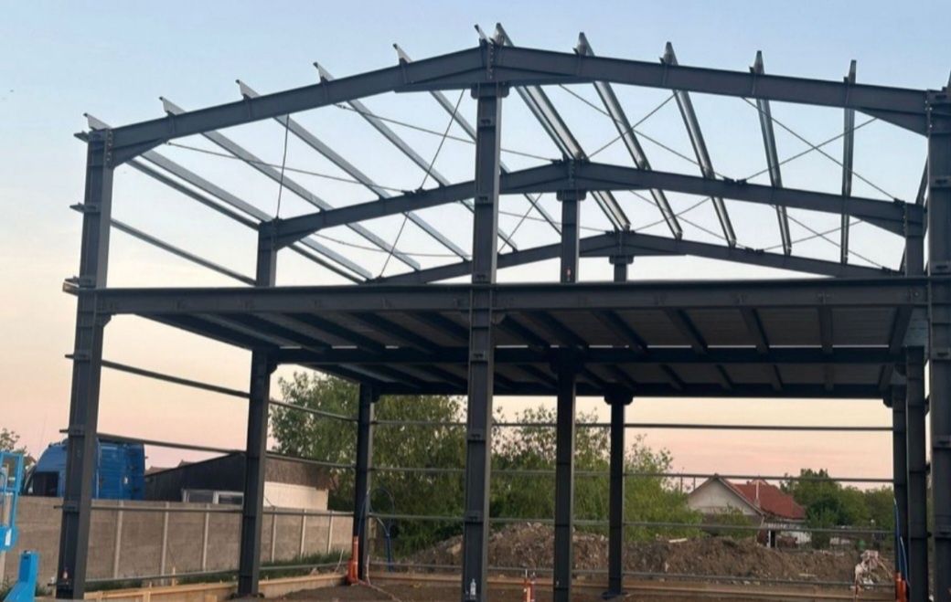 Vand hale metalice la preț de producător
