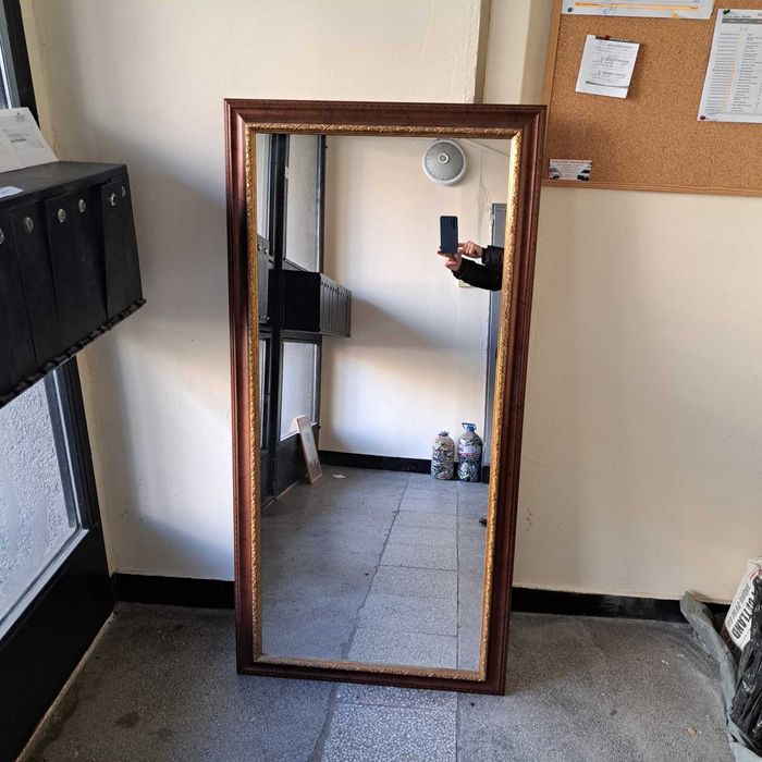 Огледало за стена