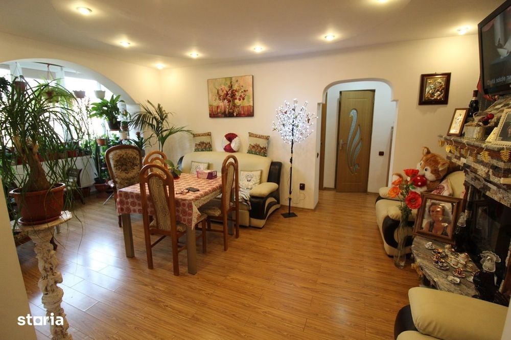 Vând apartament 2 camere în Hunedoara, zona Micro4-Stadion, 46mp