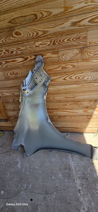 Aripa stanga fata toyota corolla hybrid