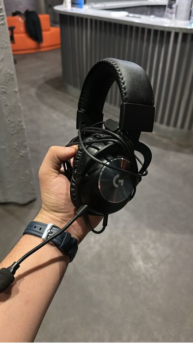 Продам наушники и клавитаруру LOGITECH PRO серия