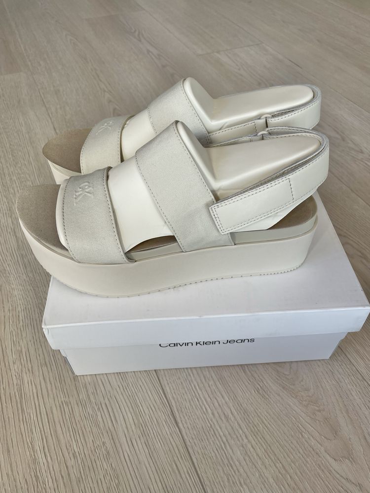 Дамски сандали на платформа Calvin Klein 38