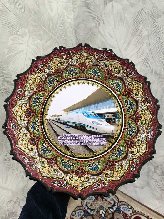 rasm tushirilgan laganlar