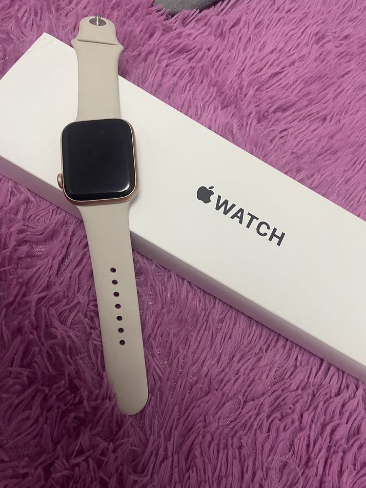Продам Apple Watch SE 44mm