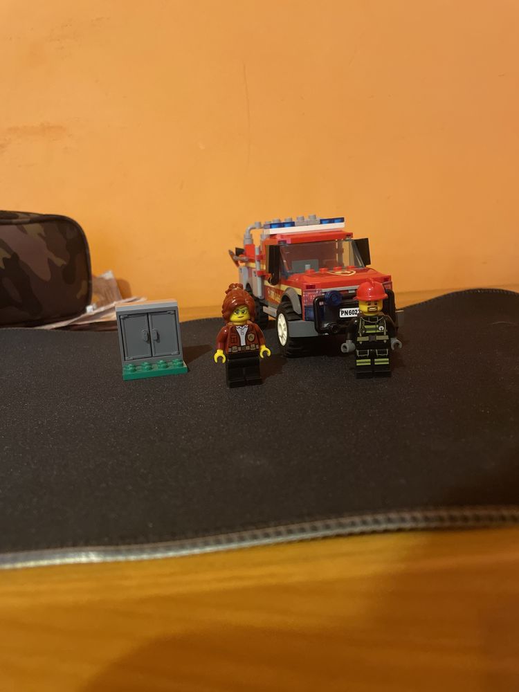 Vand lego city -camionul de interventie al comandatul pompierilor60231