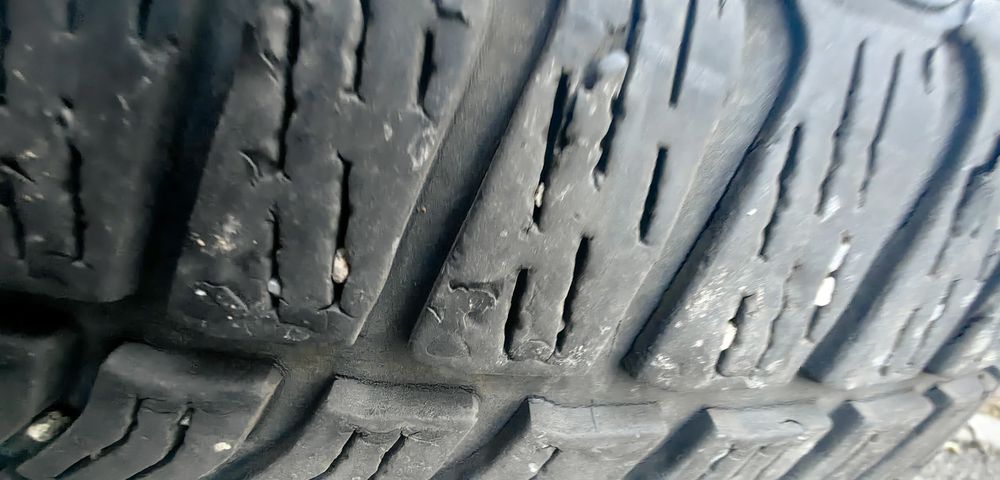 Anvelope iarna Debica Frigo 225 45 R17 cauciucuri împreună 180 lei