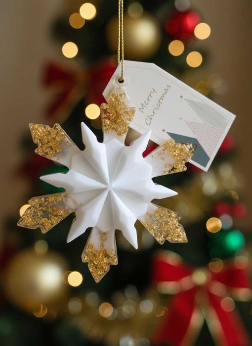 Коледни играчки  за елха от епоксидна смола 
Ръчно изработени фигурки