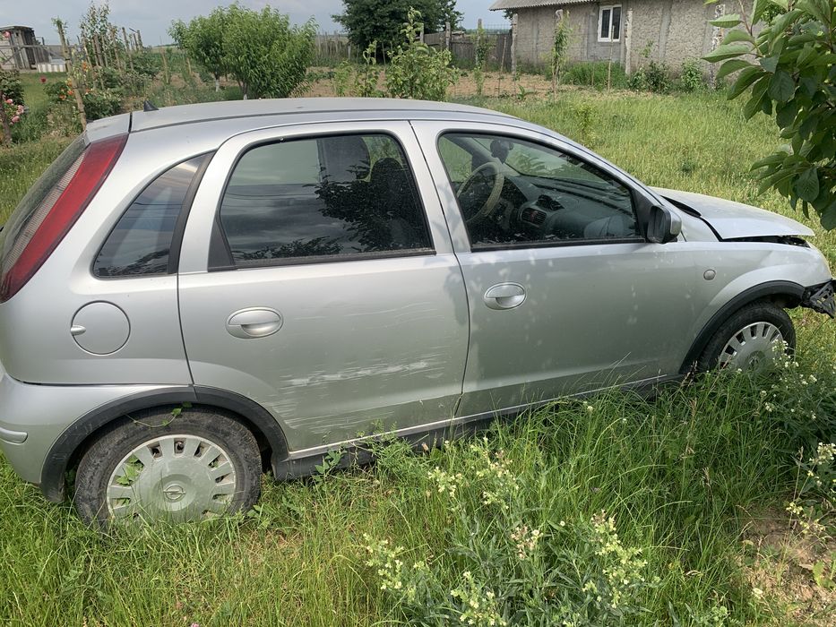 Vand Opel Corsa C 1.2 an 2005 pentru piese