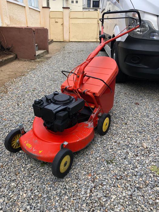 Masina de tuns iarba Briggs Stratton Wolf