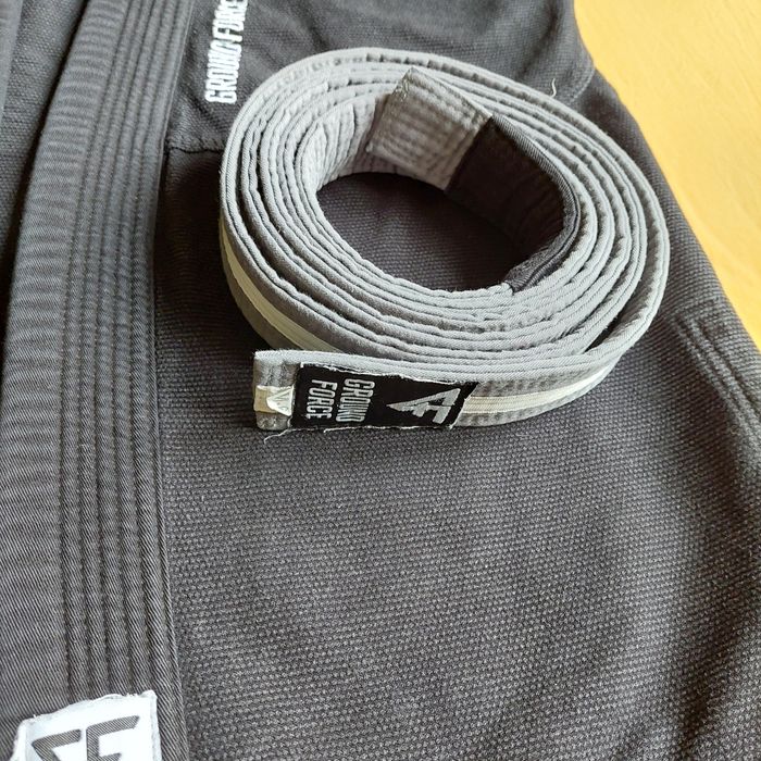 Екип за бойни спортове