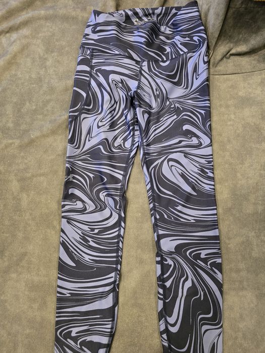 2 бр. Дамски спортни клинове Under Armour