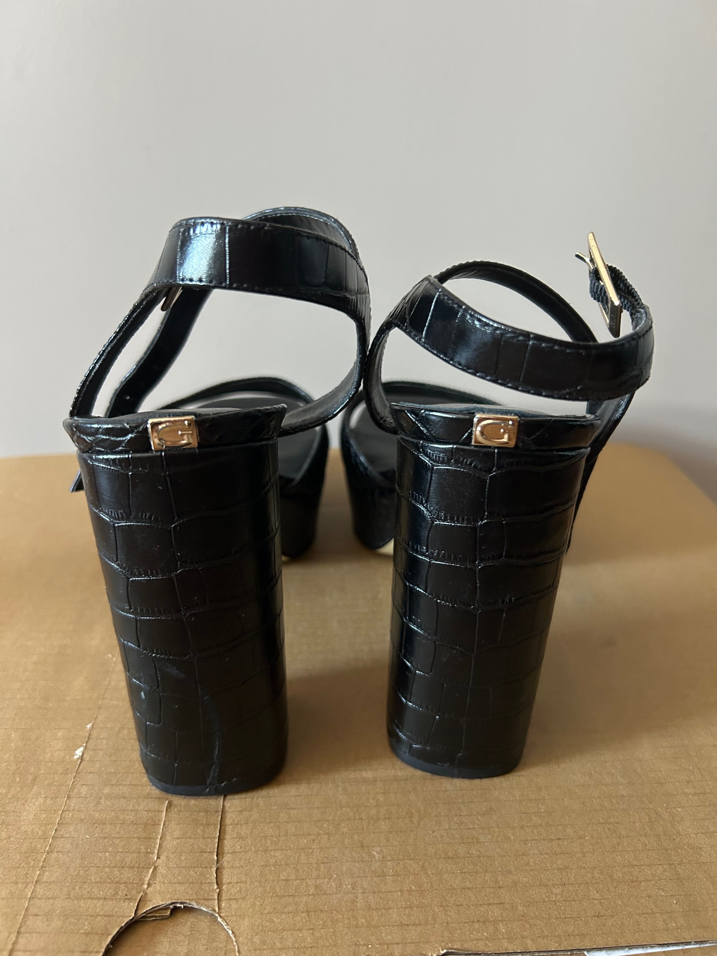 Летни сандали на висок ток Guess 39номер
