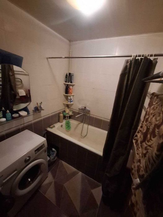 Продаётся 2/3/5 Ахмад Югнаки Среднее состояние 2 балкона 2х3 62м2