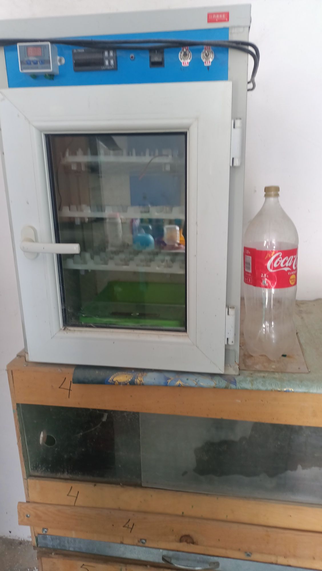 Инкубатор на 100 яйц