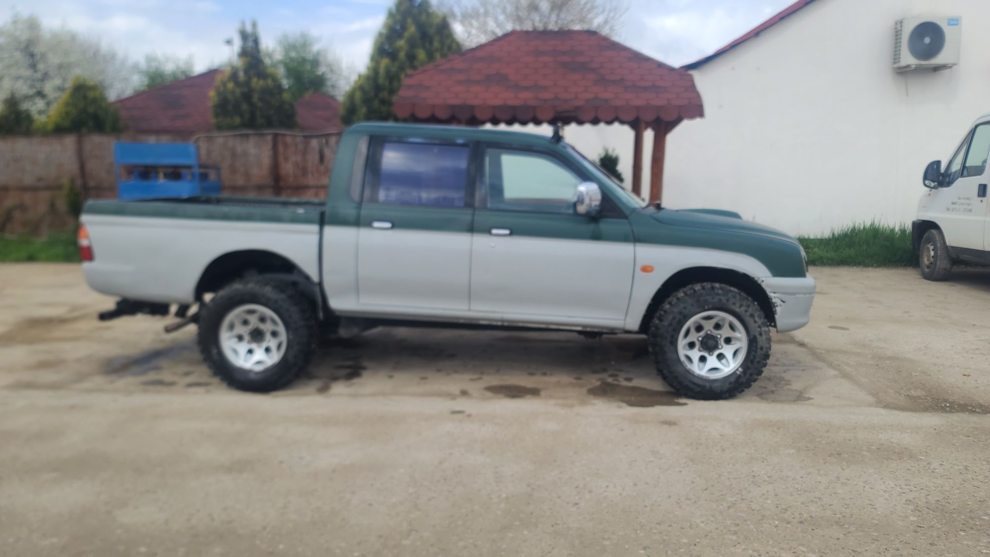 Vând mitsubishi l200
