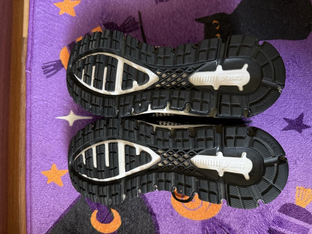 Маратонки Asics без забележки