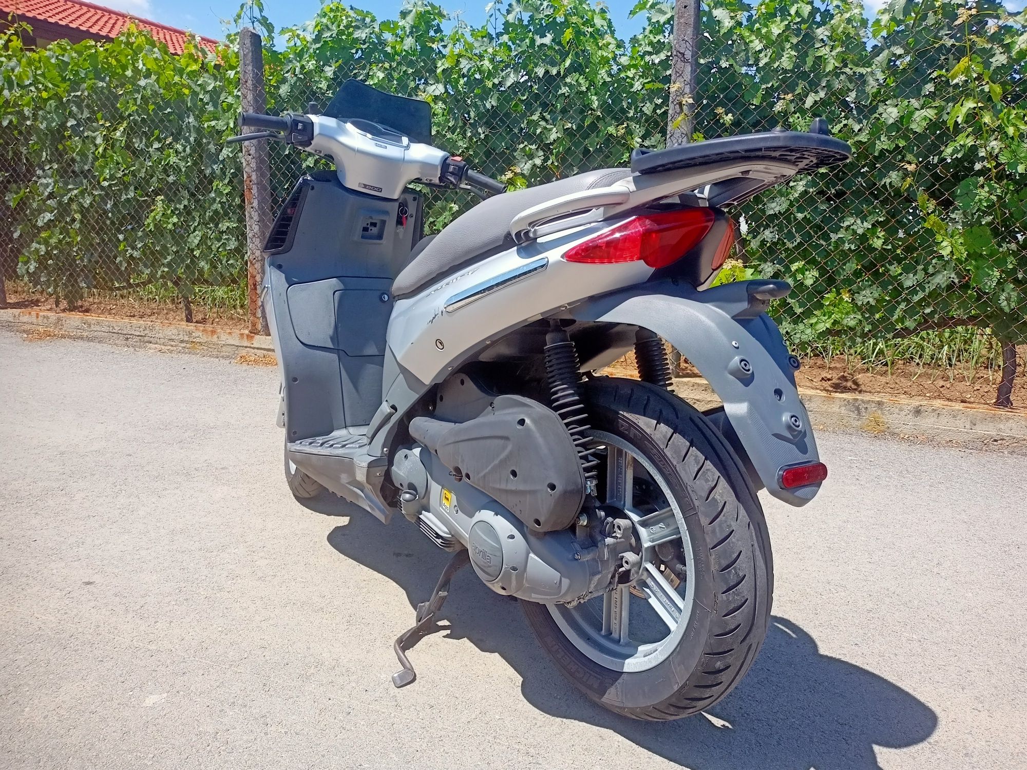 Aprilia sportcity 200