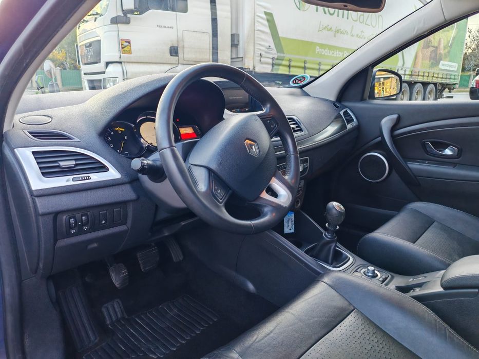 Renault Megane 1.9Diesel Fab. 2012 E5 pilot Interior piele Scaune încă