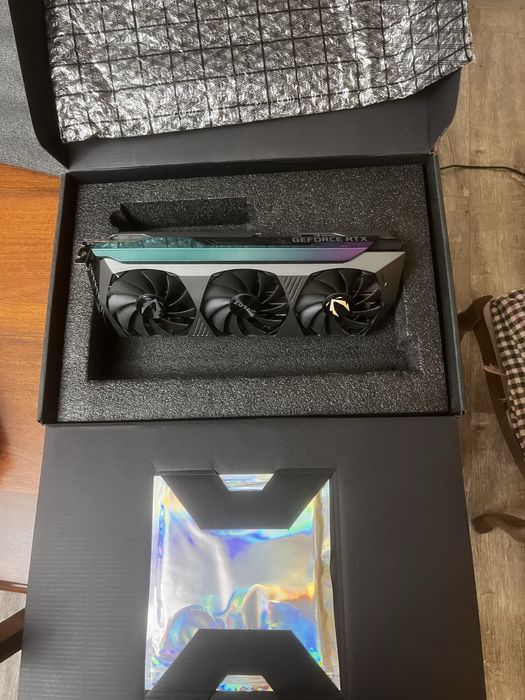 Zotac RTX3080 Ti Amp Holo(не обычный, а с управляемой подсветкой)