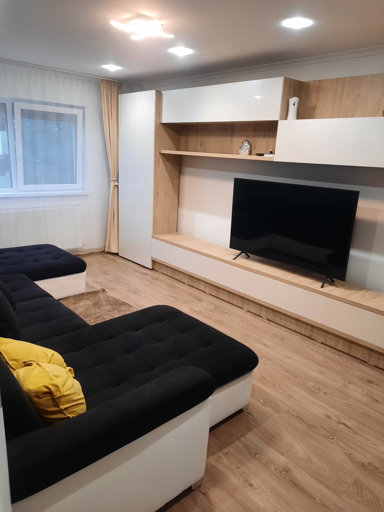 Închiriez apartament 3 camere