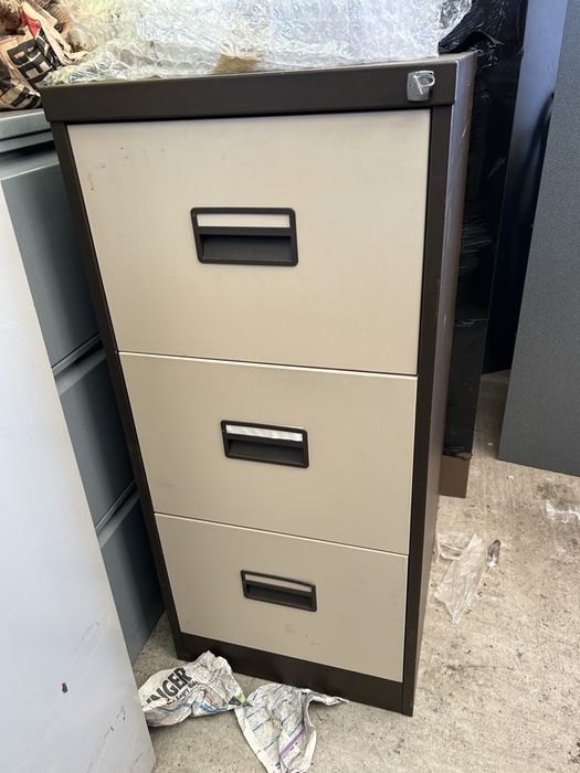 Dulap e metalice preț negociabil